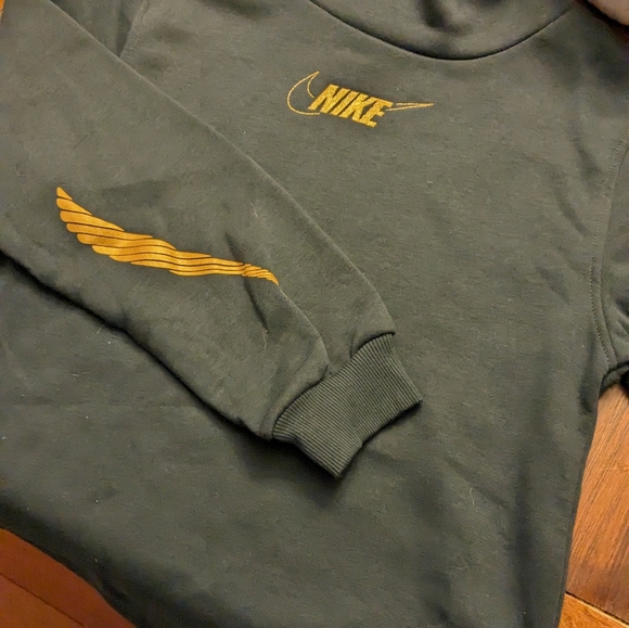 Girls nike sweat shirt - Picture 2 of 7